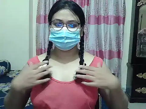 Snapshot of Elena_cruz5 chatting on 09/18/25, 01:13 Elena cruz5 online show from 09/18/25, 01:13