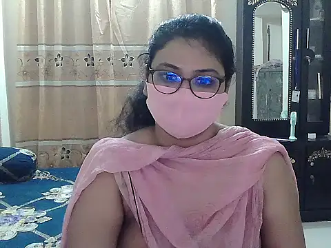 Snapshot of Elena_cruz5 chatting on 10/05/25, 08:51 Elena cruz5 online show from 10/05/25, 08:51