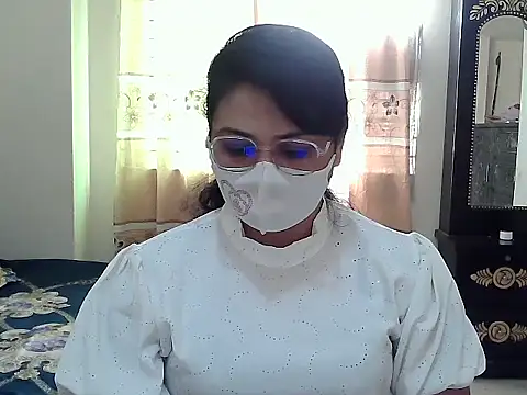 Snapshot of Elena_cruz5 chatting on 10/14/25, 05:41 Elena cruz5 online show from 10/14/25, 05:41