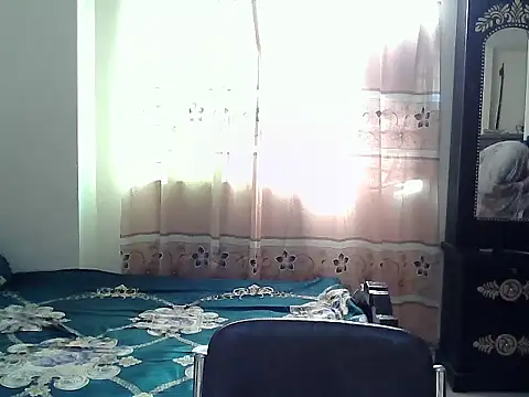 Snapshot of Elena_cruz5 chatting on 10/15/25, 01:50 Elena cruz5 online show from 10/15/25, 01:50