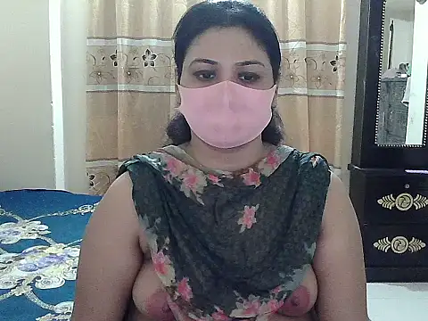 Snapshot of Elena_cruz5 chatting on 10/20/25, 12:49 Elena cruz5 online show from 10/20/25, 12:49