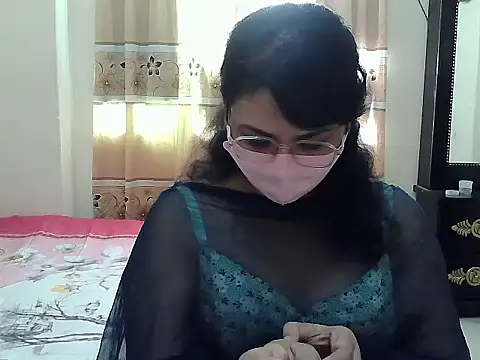 Snapshot of Elena_cruz5 chatting on 10/24/25, 06:21 Elena cruz5 online show from 10/24/25, 06:21