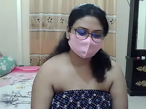 Snapshot of Elena_cruz5 chatting on 10/26/25, 02:12 Elena cruz5 online show from 10/26/25, 02:12