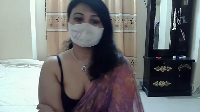 Snapshot of Elena_cruz5 chatting on 11/18/25, 05:06 Elena cruz5 online show from 11/18/25, 05:06