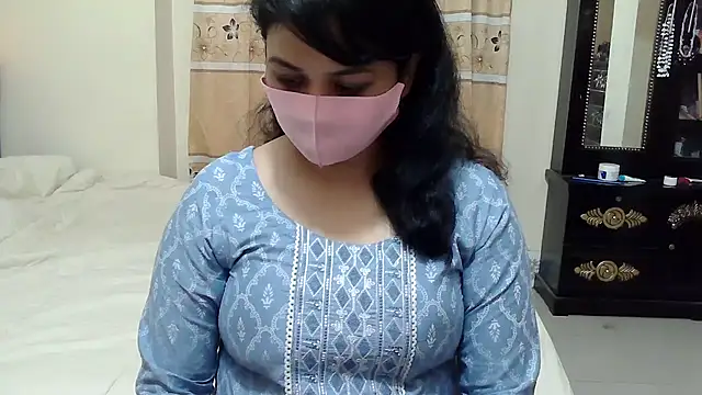 Snapshot of Elena_cruz5 chatting on 11/20/25, 05:12 Elena cruz5 online show from 11/20/25, 05:12