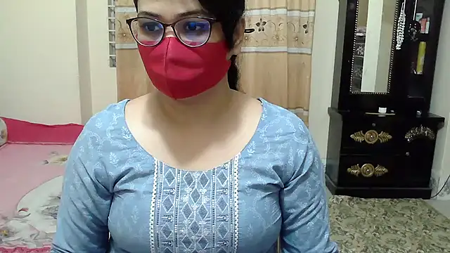 Snapshot of Elena_cruz5 chatting on 12/15/25, 01:48 Elena cruz5 online show from 12/15/25, 01:48