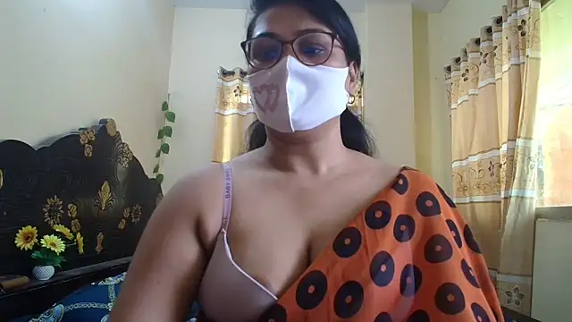 Snapshot of Elena_cruz5 chatting on 04/11/26, 07:45 Elena cruz5 online show from 04/11/26, 07:45