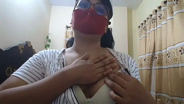 Snapshot of Elena_cruz5 chatting on 04/15/26, 02:24 Elena cruz5 online show from 04/15/26, 02:24