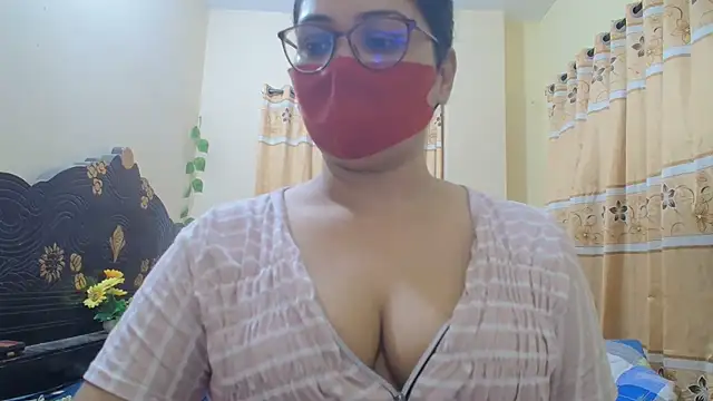 Snapshot of Elena_cruz5 chatting on 04/16/26, 04:41 Elena cruz5 online show from 04/16/26, 04:41