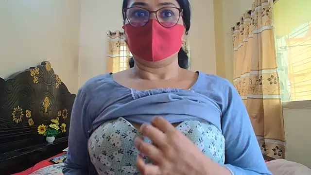 Snapshot of Elena_cruz5 chatting on 06/13/26, 04:10 Elena cruz5 online show from 06/13/26, 04:10