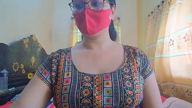 Snapshot of Elena_cruz5 chatting on 06/18/26, 03:51 Elena cruz5 online show from 06/18/26, 03:51