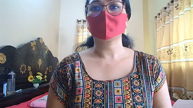 Snapshot of Elena_cruz5 chatting on 06/19/26, 04:28 Elena cruz5 online show from 06/19/26, 04:28