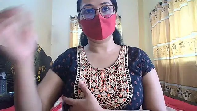 Snapshot of Elena_cruz5 chatting on 06/20/26, 04:37 Elena cruz5 online show from 06/20/26, 04:37
