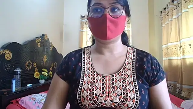 Snapshot of Elena_cruz5 chatting on 06/21/26, 04:04 Elena cruz5 online show from 06/21/26, 04:04