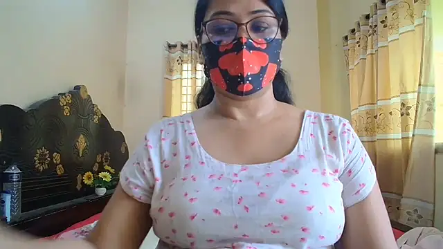 Snapshot of Elena_cruz5 chatting on 06/25/26, 05:12 Elena cruz5 online show from 06/25/26, 05:12