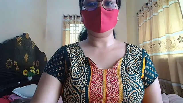 Snapshot of Elena_cruz5 chatting on 06/29/26, 03:24 Elena cruz5 online show from 06/29/26, 03:24