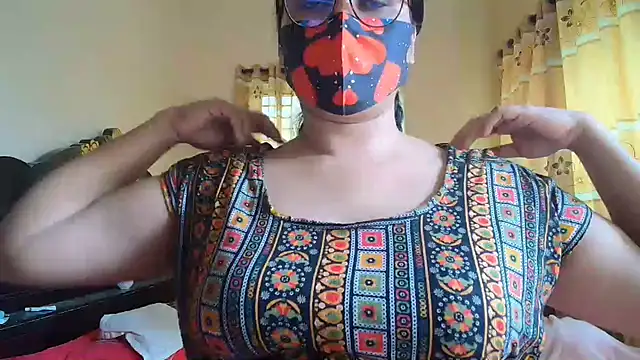 Snapshot of Elena_cruz5 chatting on 07/07/26, 03:53 Elena cruz5 online show from 07/07/26, 03:53