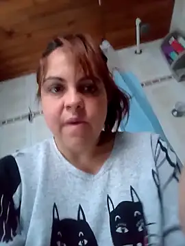 Snapshot of CARITOMIO chatting on 12/17/25, 03:18 CARITOMIO online show from 12/17/25, 03:18