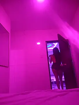 Snapshot of SaraBust chatting on 11/21/25, 09:02 SaraBust online show from 11/21/25, 09:02