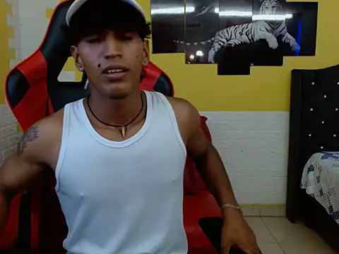 Snapshot of bull_cam chatting on 09/15/25, 06:41 bull cam online show from 09/15/25, 06:41