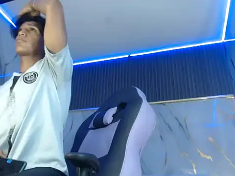 Snapshot of bull_cam chatting on 09/16/25, 06:53 bull cam online show from 09/16/25, 06:53