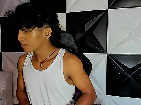 Snapshot of bull_cam chatting on 09/17/25, 07:15 bull cam online show from 09/17/25, 07:15