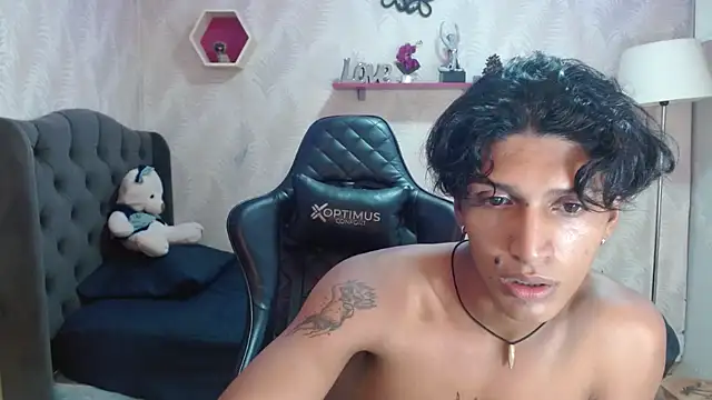 Snapshot of bull_cam chatting on 09/24/25, 06:55 bull cam online show from 09/24/25, 06:55