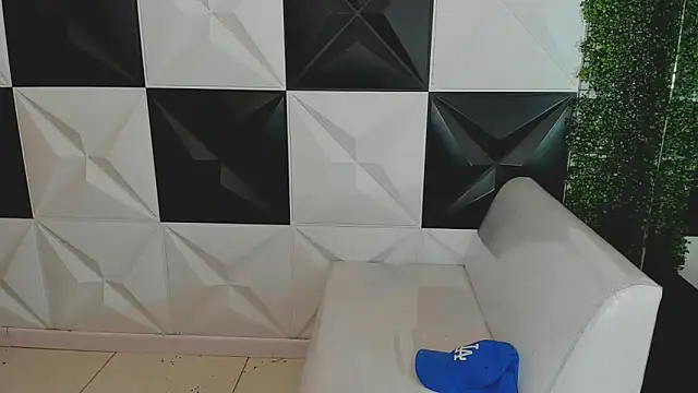 Snapshot of bull_cam chatting on 10/04/25, 06:50 bull cam online show from 10/04/25, 06:50