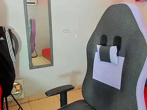 Snapshot of bull_cam chatting on 10/15/25, 07:25 bull cam online show from 10/15/25, 07:25