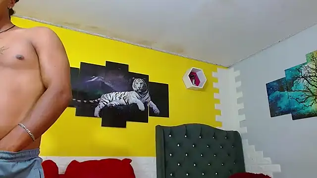 Snapshot of bull_cam chatting on 10/20/25, 05:35 bull cam online show from 10/20/25, 05:35