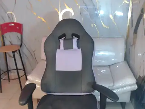 Snapshot of bull_cam chatting on 10/24/25, 08:16 bull cam online show from 10/24/25, 08:16