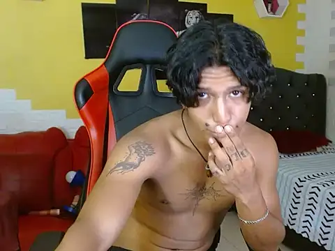 Snapshot of bull_cam chatting on 10/27/25, 03:27 bull cam online show from 10/27/25, 03:27