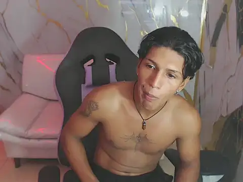 Snapshot of bull_cam chatting on 10/28/25, 03:47 bull cam online show from 10/28/25, 03:47