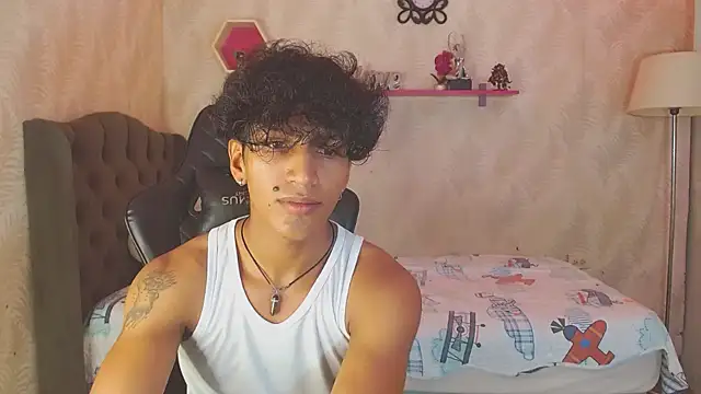 Snapshot of bull_cam chatting on 10/29/25, 03:14 bull cam online show from 10/29/25, 03:14