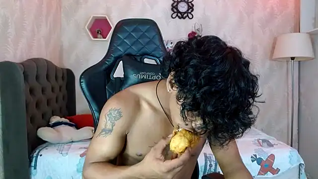 Snapshot of bull_cam chatting on 10/30/25, 05:02 bull cam online show from 10/30/25, 05:02