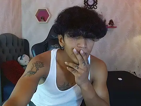 Snapshot of bull_cam chatting on 11/12/25, 05:13 bull cam online show from 11/12/25, 05:13