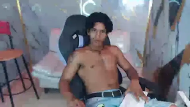 Snapshot of bull_cam chatting on 11/13/25, 07:46 bull cam online show from 11/13/25, 07:46