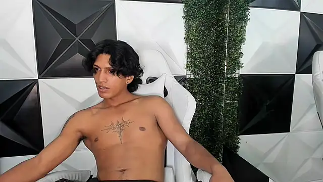 Snapshot of bull_cam chatting on 11/17/25, 06:24 bull cam online show from 11/17/25, 06:24