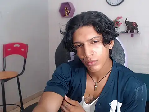 Snapshot of bull_cam chatting on 11/21/25, 03:44 bull cam online show from 11/21/25, 03:44