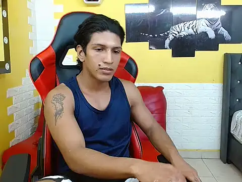 Snapshot of bull_cam chatting on 12/03/25, 01:35 bull cam online show from 12/03/25, 01:35