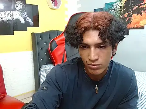 Snapshot of bull_cam chatting on 12/19/25, 02:46 bull cam online show from 12/19/25, 02:46