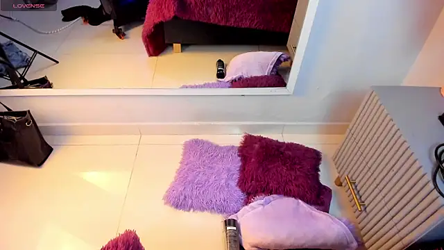 Mia Valentine  online show from 03/06/26, 08:16