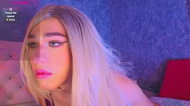 Snapshot of saraah_queen1 chatting on 10/29/25, 05:10 saraah queen1 online show from 10/29/25, 05:10