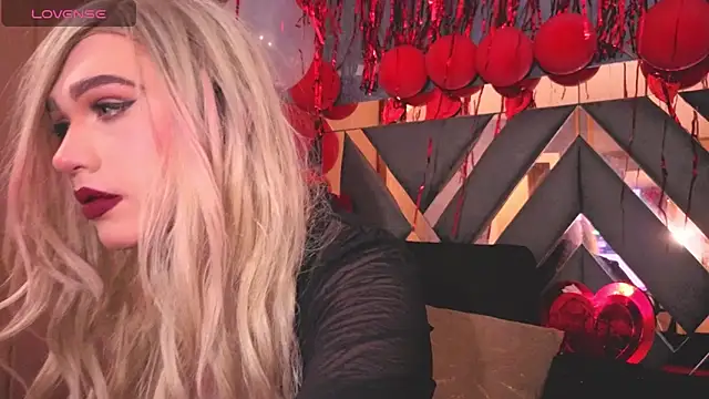 Snapshot of saraah_queen1 chatting on 02/14/26, 04:09 saraah queen1 online show from 02/14/26, 04:09