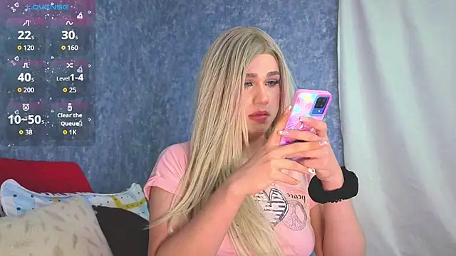 Snapshot of saraah_queen1 chatting on 03/04/26, 04:51 saraah queen1 online show from 03/04/26, 04:51