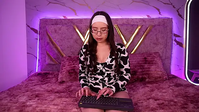 Snapshot of natasha_vesper chatting on 10/29/25, 12:07 natasha vesper online show from 10/29/25, 12:07