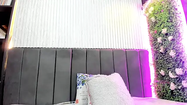 Skarlett hot  online show from 01/14/26, 09:52