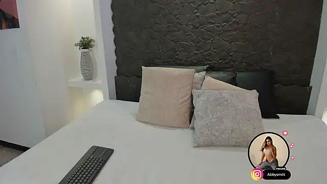 aby smiith  online show from 02/07/26, 07:28