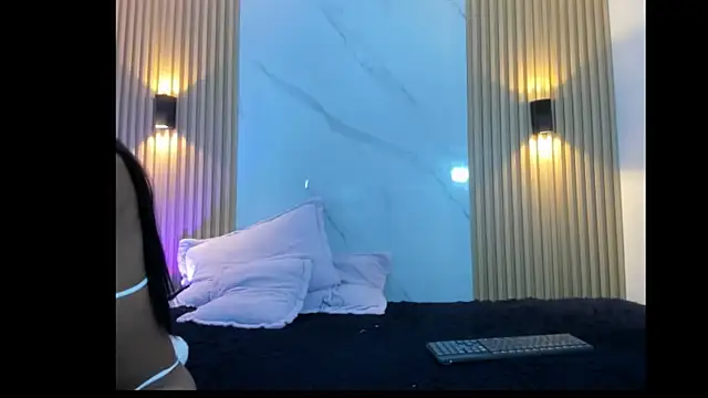 Snapshot of Valentinaliux_ chatting on 10/14/25, 09:26 Valentinaliux online show from 10/14/25, 09:26