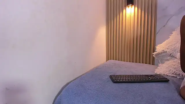 Valentinaliux  online show from 03/19/26, 11:47